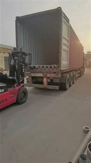 Loading the container! 🚢 #wedgewirescreen #wedgewirescreenpipe #factory