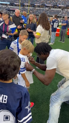 Dallas Cowboys on Instagram: "8️⃣8️⃣✍️"