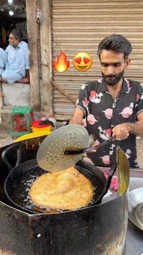 Young Boy Making Indian Malpua In Karachi 😍