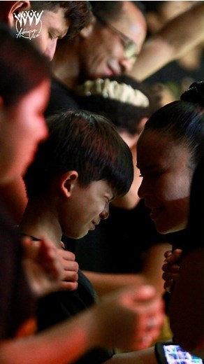 13K views · 286 reactions | ¡Somos servidores!  Te compartimos un fragmento de la conferencia del Pastor Lawrence en el Congreso AVIVA 2025.  . . . #ministerioadoracionviva #Aviva | Ministerio Adoración Viva | Facebook