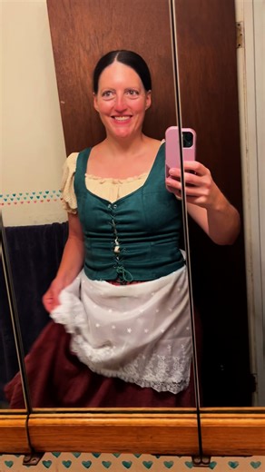 I made a variation of the blackberry hand pies from August’s Hearthling bundle for a delightfully cozy hobbit get together with dear friends. 🍄 By joining my Patreon ( https://www.patreon.com/KMRice ), you get access to such goodies and support me at the same time! 🥳 #happyhobbit #hobbitfood #hobbitlife #hobbitcore | Happy Hobbit