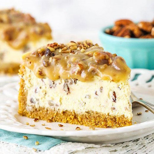 160K views · 1.6K reactions | Pecan Praline Cheesecake! The rich, creamy filling is full of brown sugar and toasted pecans and topped with a delicious, caramel-y pecan praline sauce! Perfect for pecan lovers! Recipe: https://www.lifeloveandsugar.com/pecan-praline-cheesecake/ | Life, Love and Sugar | Facebook
