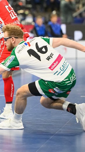 Flemming Kühl FZ17 on Instagram: "16/24 🎁 Each day leading up to Christmas, you can win an incredible prize of a Floorball star! ⭐️ The number on their jersey is the day we have 😌 Participating is easy: - Follow @yanniswyss & @floorballzone17 - Answer the Question of the Day in the comments - Tag two friends in the comments 🤝 That’s it — you’re in! All the winners will be drawn on the 25th December and will be contacted on Instagram. Happy Advent season! 🎄✨ #floorball #giveaway #fz17 #christ