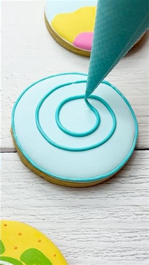 Pretty Seashell Cookies💙 #summertime #cookiedecorating #satisfying #royalicing #icingcookies