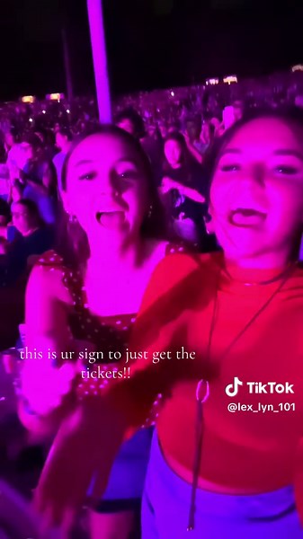 Concert Outfit Ideas Featuring Fishnets for September Events