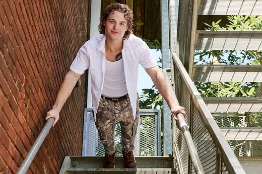 Chartbreaker: How Max McNown’s Girlfriend Inspired His Breakthrough Hit — And Gave Him ‘A Lot of Encouragement’