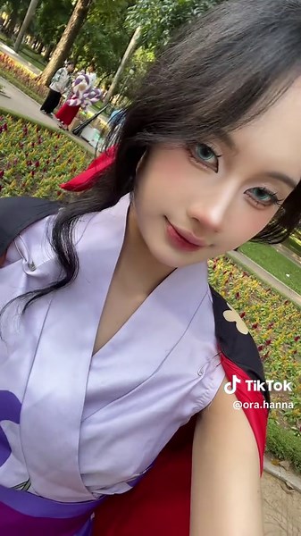 Nico Robin Cosplay: Transforming into One Piece's Icon