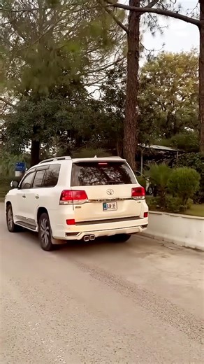 White land cruiser LC 200 #shorts #viral #trending #toyota #luxury #foryou