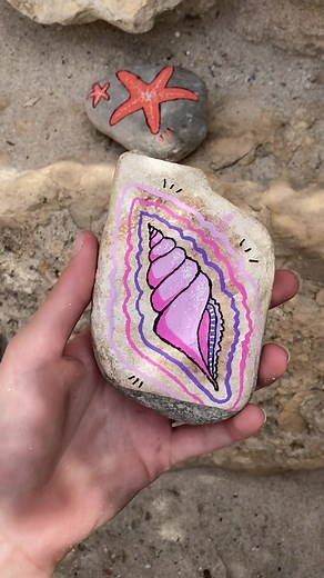 Peindre sur des Galets sur la Plage - Journée Parfaite