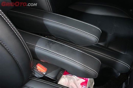 Pertimbangkan Hal Ini Sebelum Kalian Pasang Custom Arm Rest di Mobil - Gridoto
