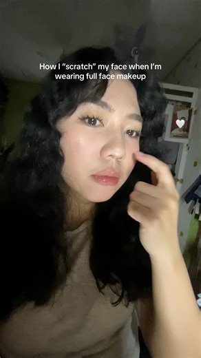 Sharp nails are finally useful #itchyface #fullfacemakeup #scratchingface #fy