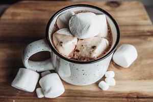 Comforting Amaretto Hot Chocolate Recipe | LoveToKnow