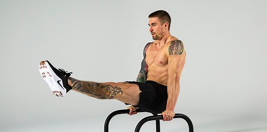 体幹と腹筋をさらに強化する「Lシット」のやり方 ― ヒーロー級に自慢できる