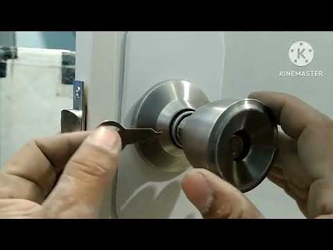 Paano magkabit ng door knob sa Plastic na pintuan/ How to install door knob in plastic door