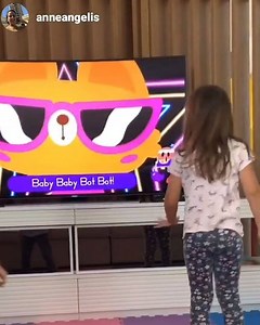 Winter, summer, rain, or shine, the fitness fun never stops with Don’t Stop Baby Bot! 😉💃🤖 Exercise is super important for our kids’ mental and physical wellness. And our fitness chant also makes it super fun for the whole family. So crank up the music and get on your feet… It's time to sing, dance, and exercise with Baby Bot and the LingoCrew! 😊❤️ Thanks for sharing this awesome video with us on Instagram Anneangelis! 👏🙂 #funathome #familyfun #songsforkids #fitnesschant | Lingokids