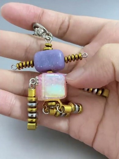 Unique DIY robot keychain only have one 🤖