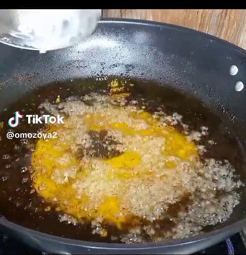 How to Make Your Cooking Oil Clean with Cornstarch Method