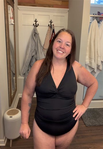 Stunning one piece, bathing suit #onepiece #bathingsuit #swimsuit #swimwear #swimwearfashion