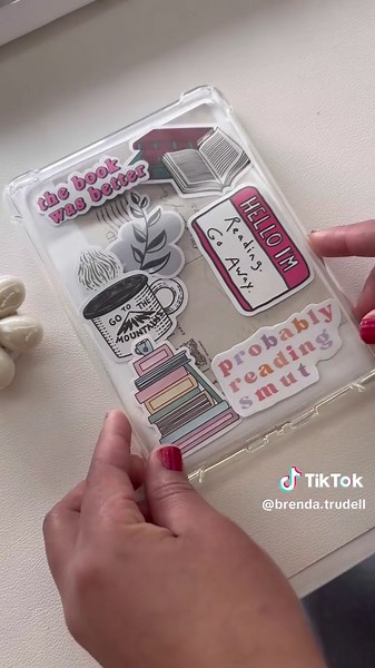 Decorating my Kindle with Stickers | Kindle Aesthetic Tutorial