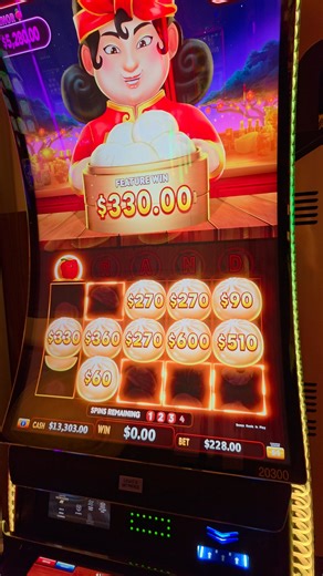 I told Hubby this machine felt lucky… I was right! #Vegas | Lady Luck HQ