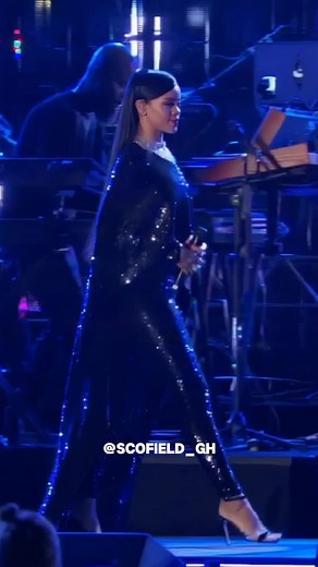 Rihanna and Drake Collaborate on 'Work' Performance