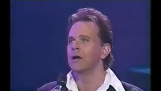 Lou Christie – Lightning Strikes...🎧 Watch full this song: https://oldies.topgreatsong.com/lou-christie-lightning-strikes/?utm_source=facebook&utm_medium=hreel&utm_campaign=topsongradio | Top Songs Radio