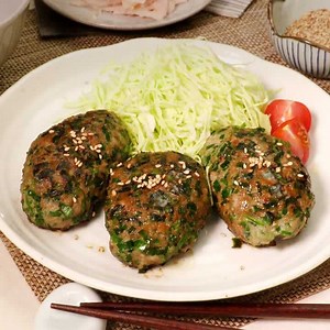 おかずにもおつまみにも！ 豚にらハンバーグのレシピ動画・作り方 | デリッシュキッチン