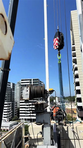 40-Story Dismantle: A Tower Crane Experience