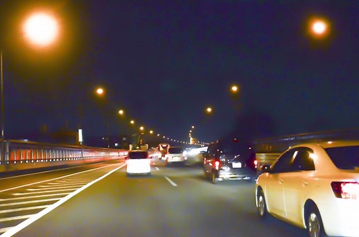 夜間や雨の日に人が消える！？『蒸発現象』の原因と危険性！運転時に注意すべきことは？ | クラッチ