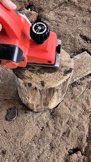 a simple way to smooth the ends of wood with a plane machine #woodworking #tutorial #tools #tips