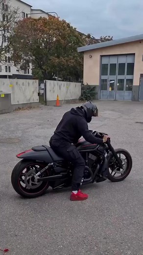21K views · 866 reactions | ⭐ Harley-Davidson V-Rod Custom burnout #harleydavidson #vrod #vrodcustom #vrodmuscle #harleybornout #burnout #darkkustom | DarkKustom.com | Facebook