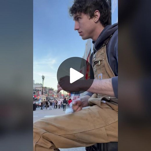 Playing the spoons in dowtown Nashville, jamming to some dang ol #billystrings. Someone said I’d be famous on this app… 🫂 thank u for the encouragement, stranger. #musicalspoons #spoons #nashville #bluegrass #busking #playingspoons #percussion #musician #rhythm #beat #freestyle #drumming #spoonsplayer