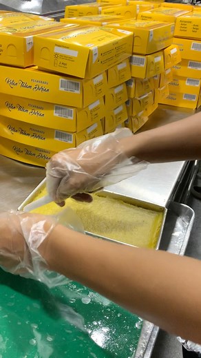 272K views · 1.1K reactions | Proses packing Talam Durian  | Toko Viera Oleh Oleh Pekanbaru | Facebook
