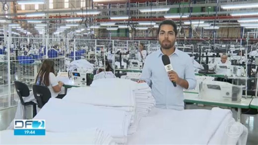 Projeto social ensina moradores a ter uma nova profissão