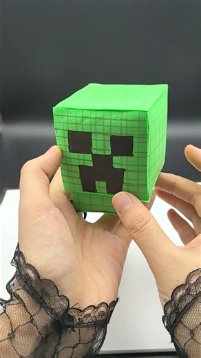 I made a REAL Creeper... and it actually glows! 💥😱