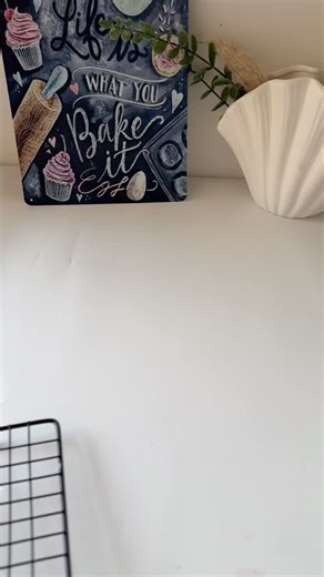 Pinch of Salt | Cake Artist | Dubai on Instagram: "👉Follow @pinchofsaltbyp & Save this reel for later! . Ever baked a perfect sponge, only to find the bottom turned soggy later? . That usually happens when the cake is left in a hot pan or on a flat surface for too long. . The golden rule: once the cake is cool enough to handle, remove it from the pan and place it on a wire cooling rack. Why it works: A rack lets air circulate all around the cake—including the bottom—so steam doesn’t get trapped