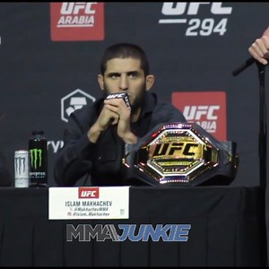 Islam Makhachev wants Alexander "The Great" Volkanovski to "just say thank you" for picking him as the #UFC294 main event replacement. 😬 | MMA Junkie
