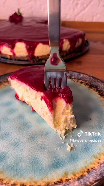 Raspberry-Cream-Cake🥰😍 This cake always turns out well!!! Recipe coming soon!!! #raspberry #cake #creamy #baking #foodlover