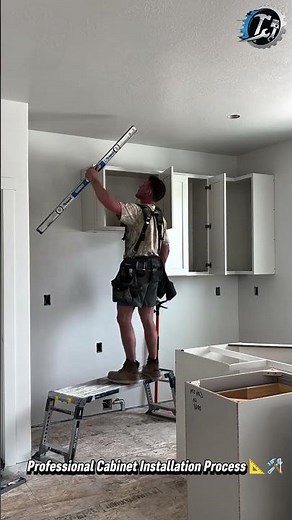 Perfect Kitchen Cabinet Leveling Guide 🏠🔧 #CabinetInstallation #DIY #Carpentry