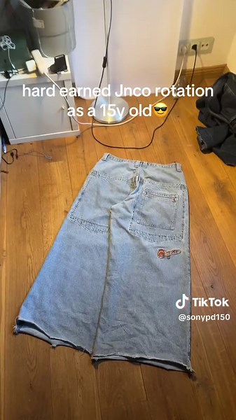 Exploring JNCO Jeans: A Vintage Style Revival