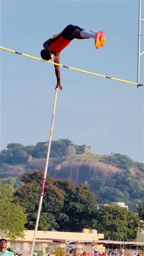 😱 Fly higher than your fears.💥#polevault #trackwork #hardworkworks #sports #athlete |VV|
