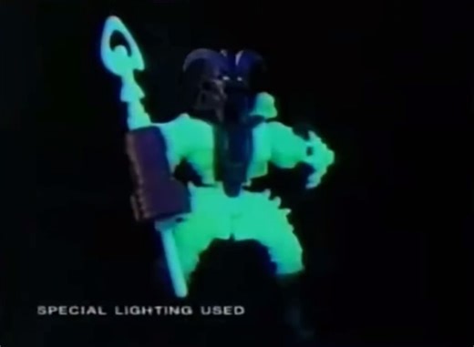 90’s Batcave on Instagram: "1993 Kenner Aliens vs. Predator toy commercial. #alien #predator #alienvspredator #kenner #commercial #toycommercial #1990s #1993"