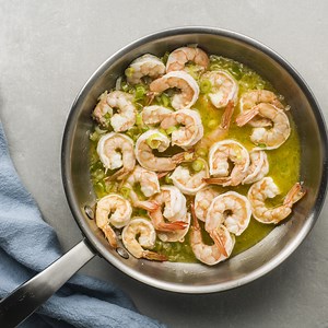 Should shrimp be room temperature before cooking? [2025] | QAQooking.wiki