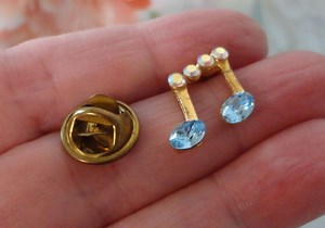 Vintage strass note de musique épinglette cravate punaises Tac Pin mousseux aurore boréale & pierres bleues mélomane croche croche doré - Etsy France