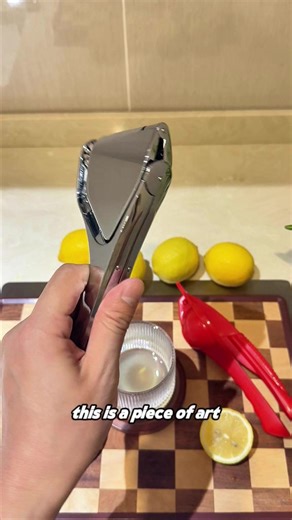 El mejor invento de este año sin duda alguna #juicersqueezer #limon #lemon #Ganmchanger #kitchenhacks #kitchengadgets #tiktoklongs