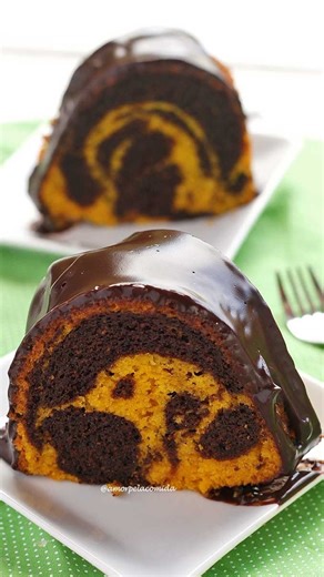 Chef Susan Martha on Instagram: "Bolo de cenoura mesclado com chocolate com cobertura cremosa de chocolate super fofinho e bem chocolatudo pra ninguém botar defeito! 👇Receita👇 INGREDIENTES SECOS 3/4 xícara de farinha de arroz (105 g) 3/4 xícara de polvilho doce (90 g) 1/2 xícara de farinha de aveia (60 g) 1 colher de sopa de fermento em pó (15 g) 3 colheres de sopa de cacau em pó 100% (24 g) INGREDIENTES MOLHADOS 2 xícaras de cenoura sem casca picadinha (260 g) 4 ovos (200 g) 3/4 xícara de óle