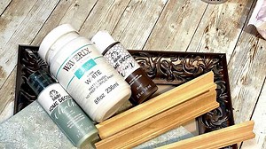 Let's make a super cute and EASY changeable message board! I LOVE the way this turned out!! #diy #messageboard #scrabbleletters #crafts | Creating Through Chaos