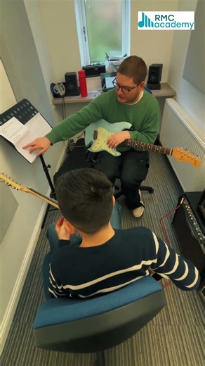 🎥 Kayden’s guitar lesson time with our tutor, Russell Smith 👀