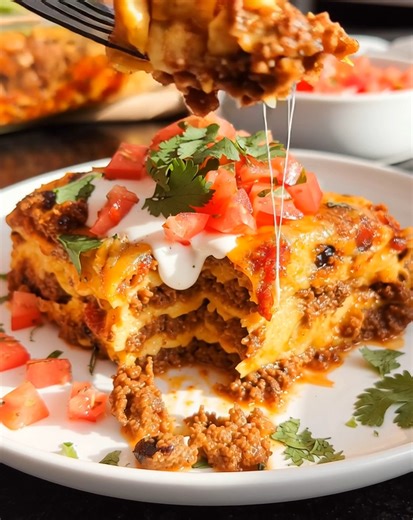 🌮🧀 Mexican Lasagna Layers of tortillas, seasoned beef, beans, cheese, and salsa baked into a hearty, flavorful casserole. A Tex-Mex twist on lasagna that’s easy, cheesy, and perfect for family dinners! 🧾 Ingredients (Serves 6–8) 1 pound lean ground beef 1 cup diced yellow onion 1 teaspoon salt ............. Full Recipe in Coʍmеոτ 💬 | Donerecipe by Sarah
