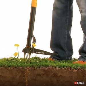 493K views · 1.5K shares | This tool is perfect for pulling out deep-rooted weeds via Fiskars | Interesting Engineering | Facebook